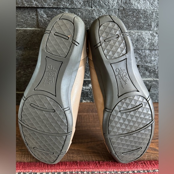 LifeStride nude/beige flats, size 7 - Picture 3 of 4